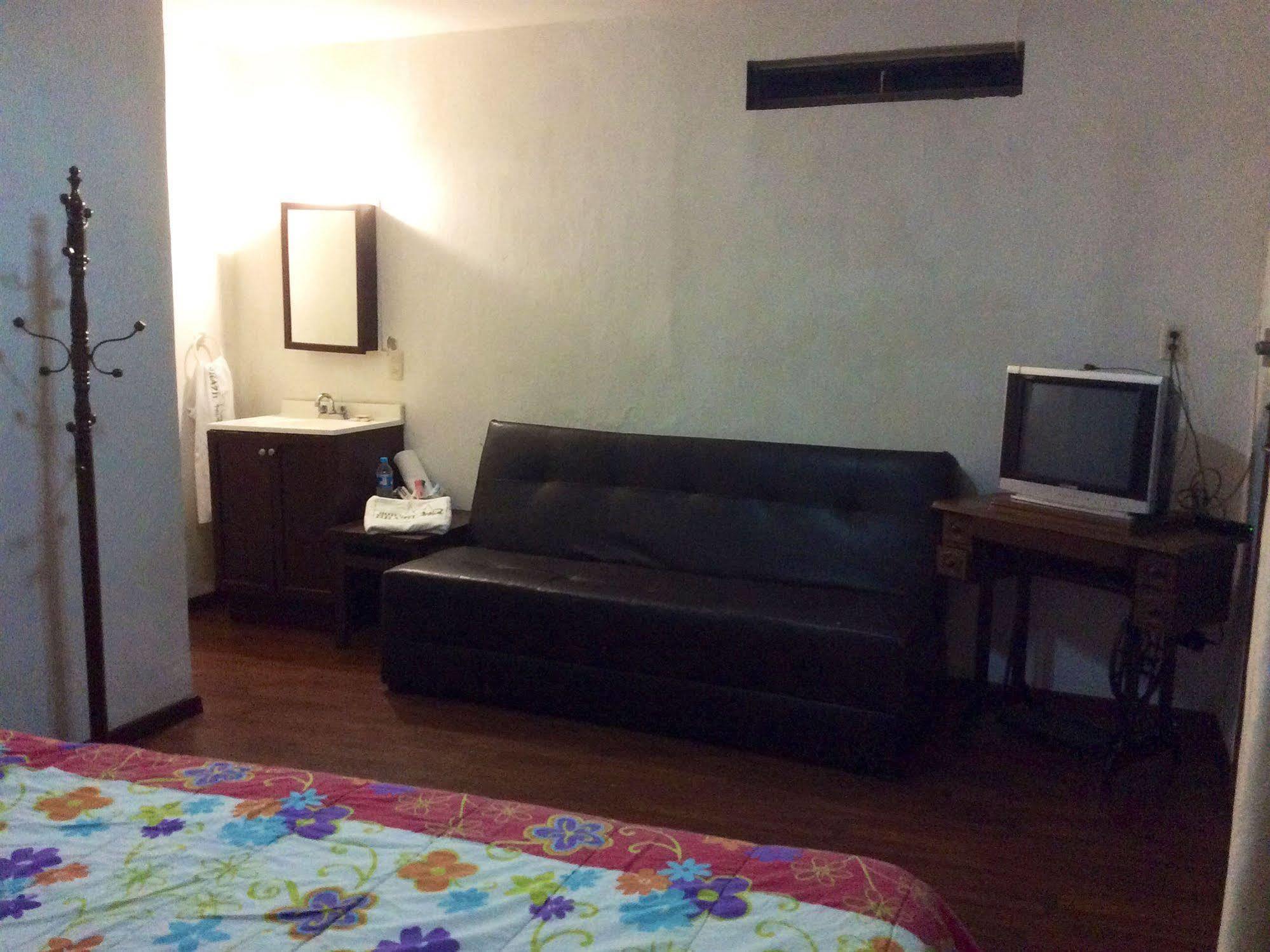 Oyo Hotel Brazil,Guadalajara,Estadio Jalisco Eksteriør billede